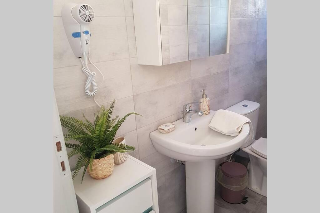 Ellis Home With Private Entrance And Nice Veranda Ханя Екстериор снимка